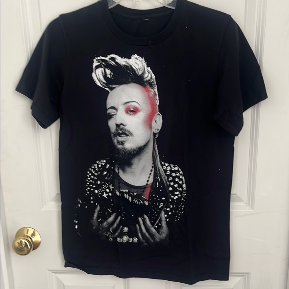 Vintage Boy George Black Graphic T-Shirt with Red and White Design